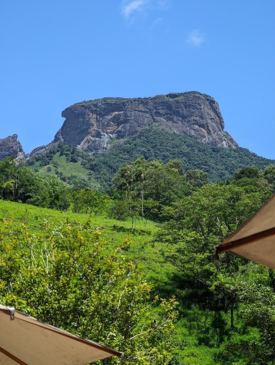 Pedra do Baú vista de frente
