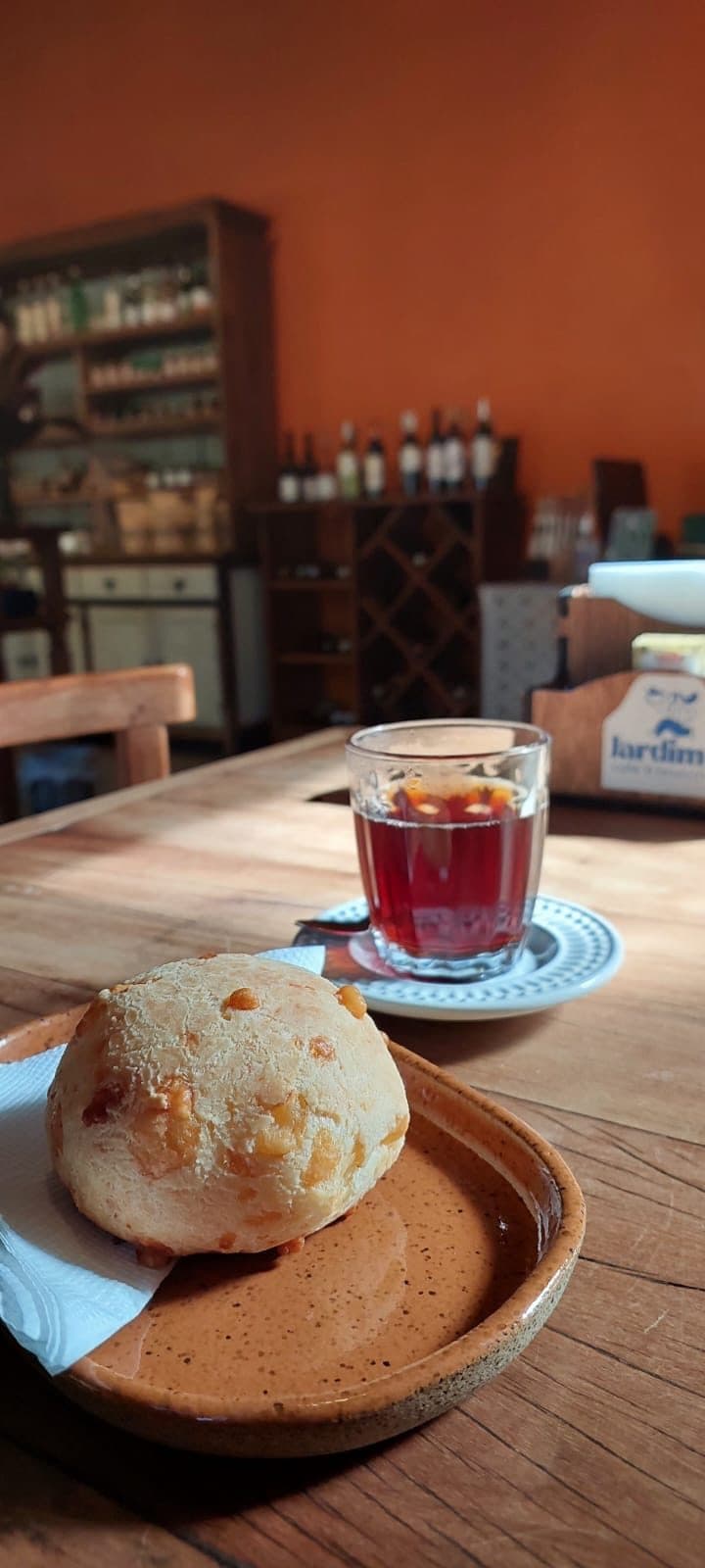 Pão de Queijo e café